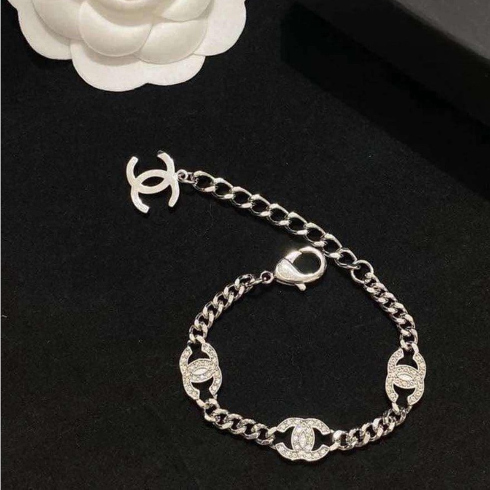 Chanel Chain Bracelet with luxury style bracelet Iconic